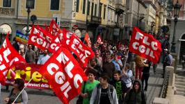 thumbnail.php?thumbnail=gal/Sciopero_generale_5_maggio/WP_20150505_10_41_04_Pro.jpg